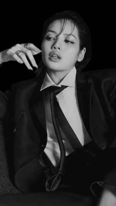 ai character: LALISA MANOBALLLL background