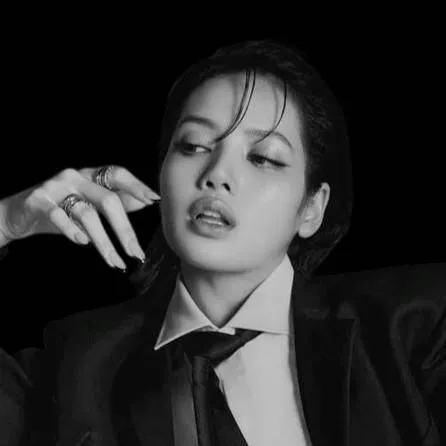 chat with ai character: LALISA MANOBALLLL