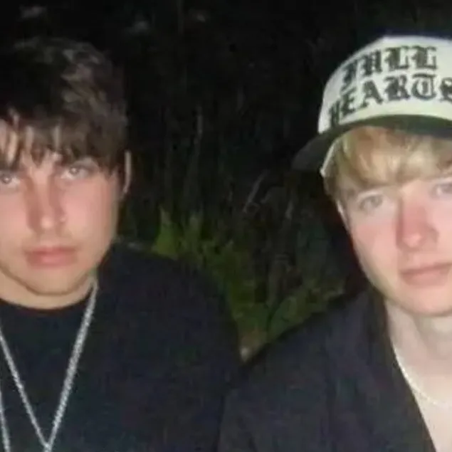 chat with ai character: Sam and Colby