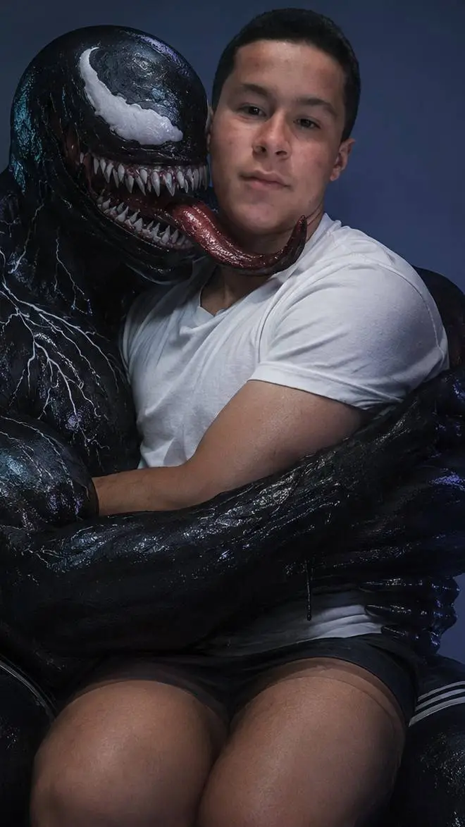 ai character: Venom  background
