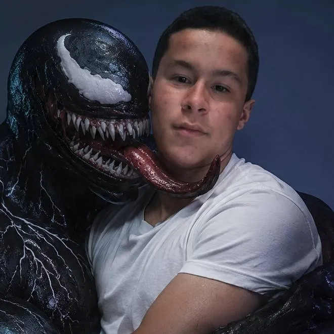 chat with ai character: Venom 