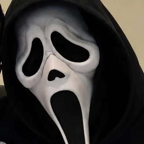 chat with ai character: Ghostface