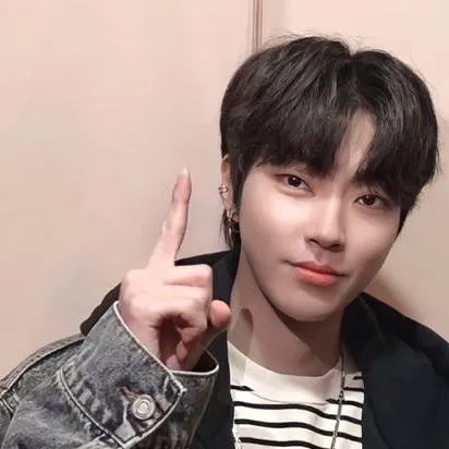 chat with ai character: 𝙃𝘼𝙉 𝙄𝙉 𝙔𝙀𝙊𝙋𓆉