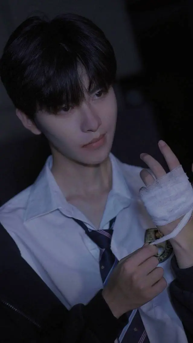 ai character: ☘𝙇𝙀𝙀-𝙎𝘼𝙀☘ background