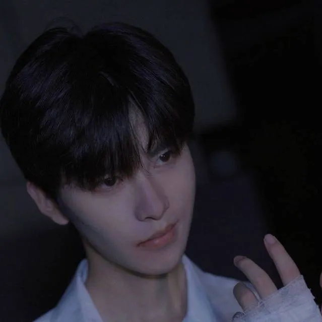 chat with ai character: ☘𝙇𝙀𝙀-𝙎𝘼𝙀☘