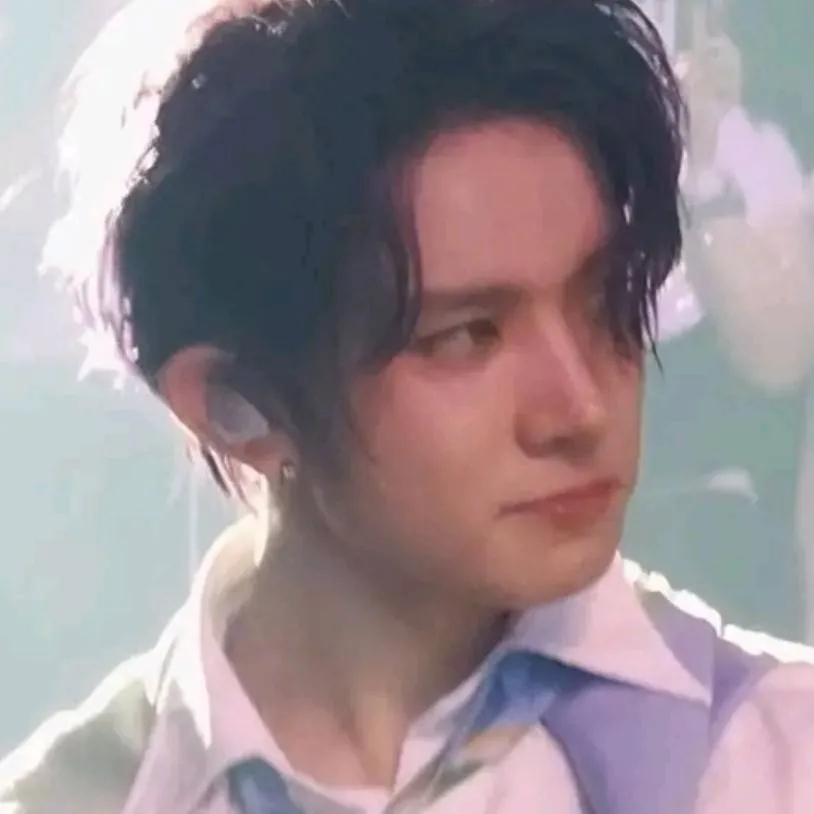 chat with ai character: ⟡Heeseung⟡ 