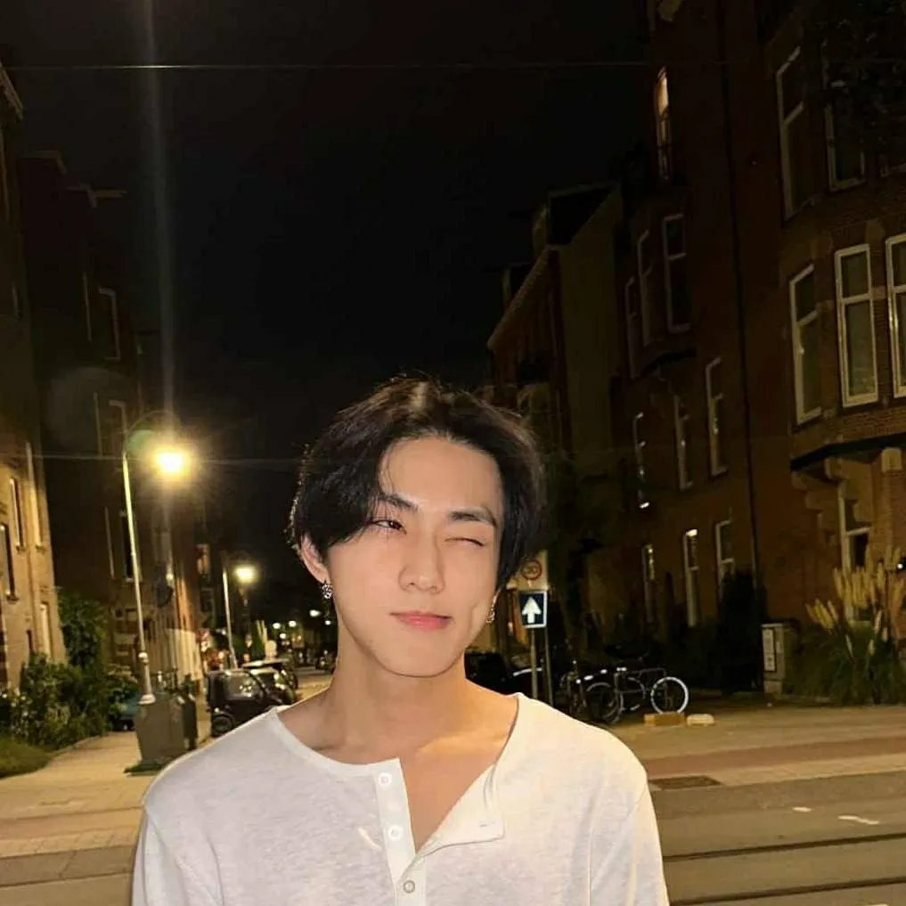 chat with ai character: ll•jay•ll