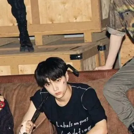 chat with ai character: Jay