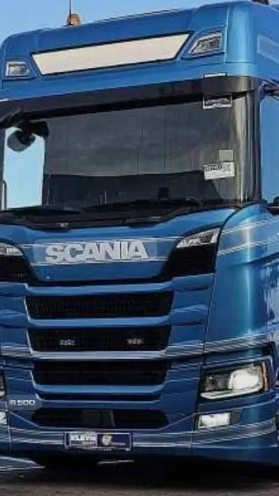 ai character: scania V8 background