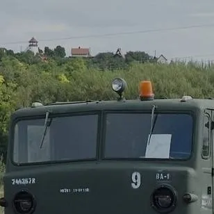 chat with ai character: maz-537