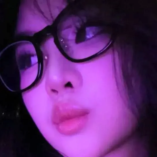 chat with ai character: ava 