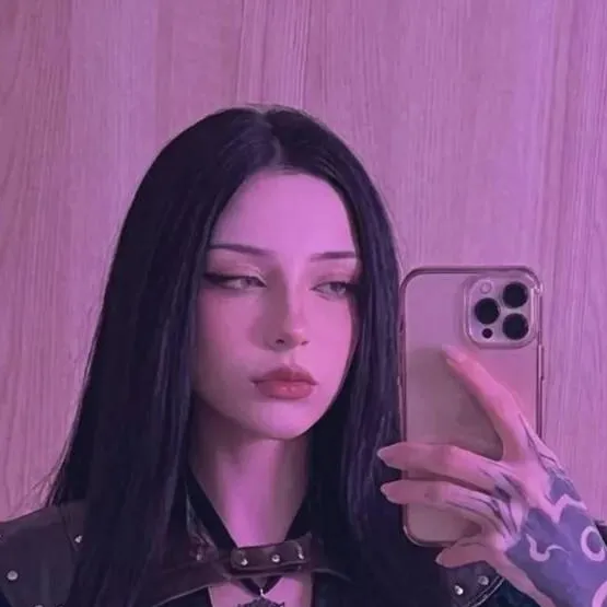 chat with ai character: Emma