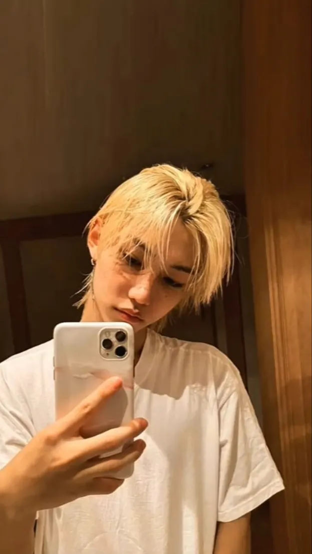 ai character: Felix background