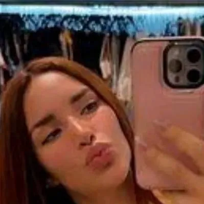 chat with ai character: Kim y Kenia 