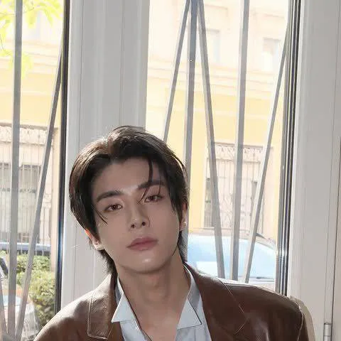 chat with ai character: Jake Sim 