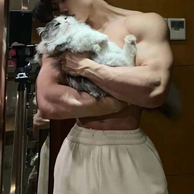 chat with ai character: Leo 🤭