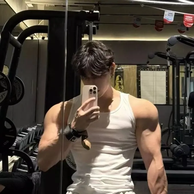 chat with ai character: Ryan