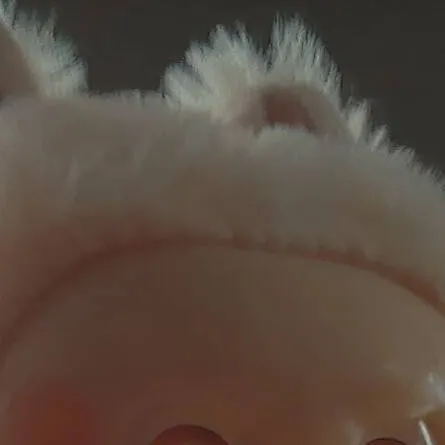 chat with ai character: Labubu