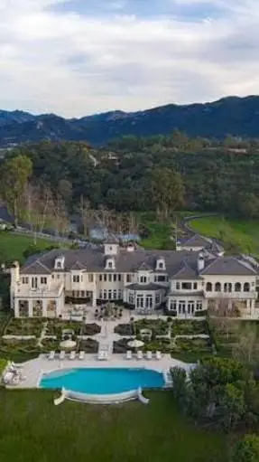 ai character: V.H.K 🇧🇷 background