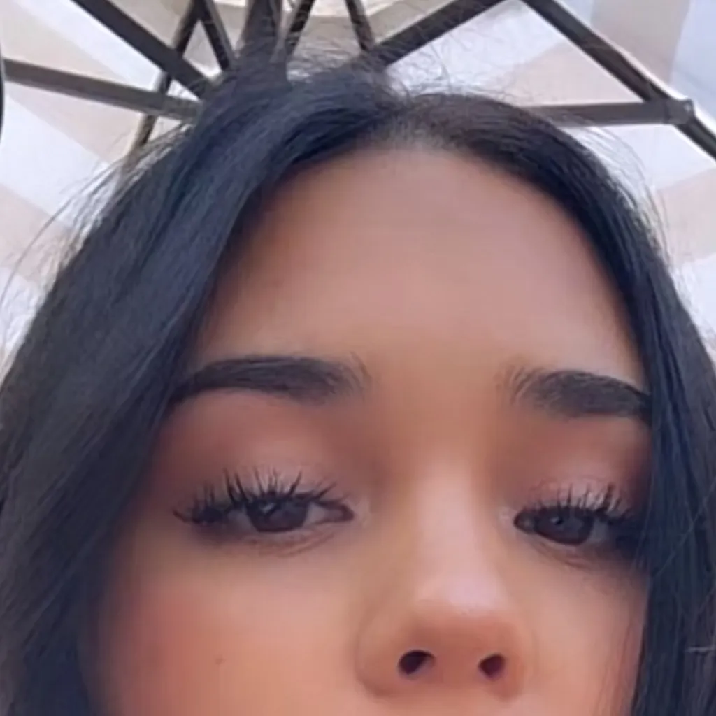 chat with ai character: Harper