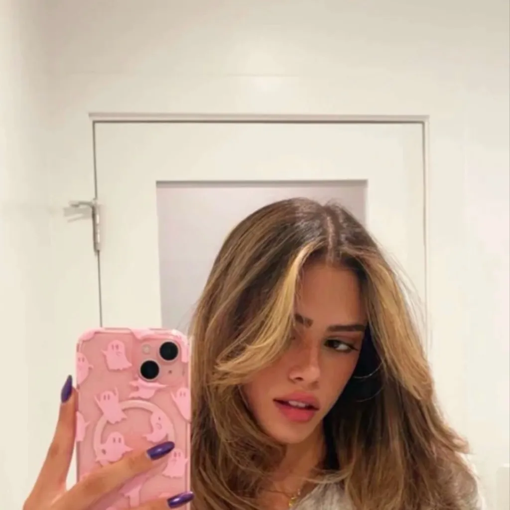 chat with ai character: Emma