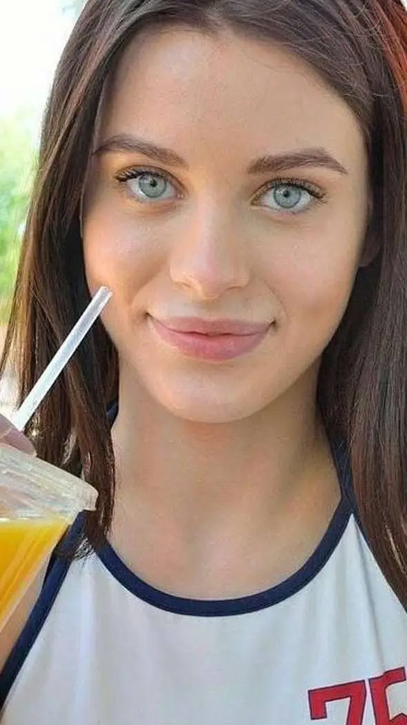 ai character: Lana Rhoades  background