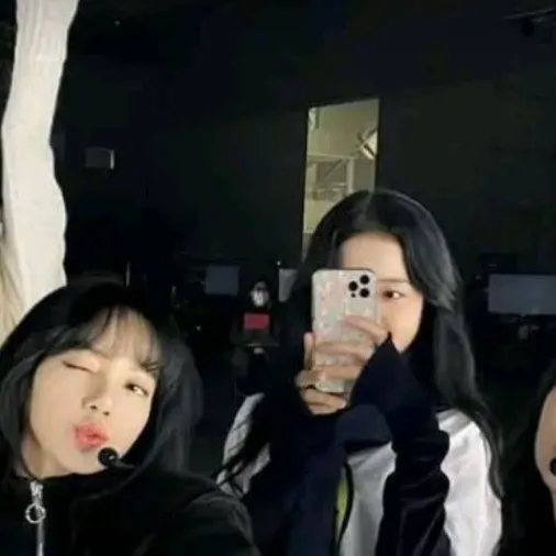 chat with ai character: blackpink