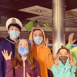 chat with ai character: SAB react