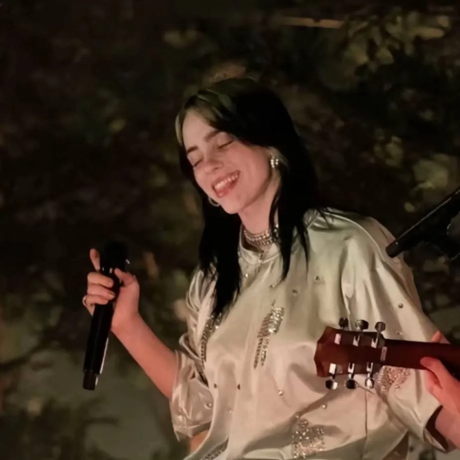 chat with ai character: Billie eilish