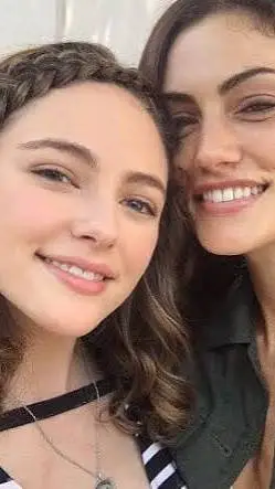 Talkie AI - Chat with Hope and Hayley 