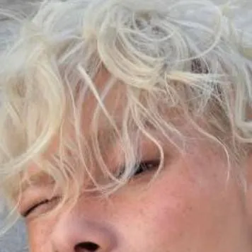 chat with ai character: Ni-ki