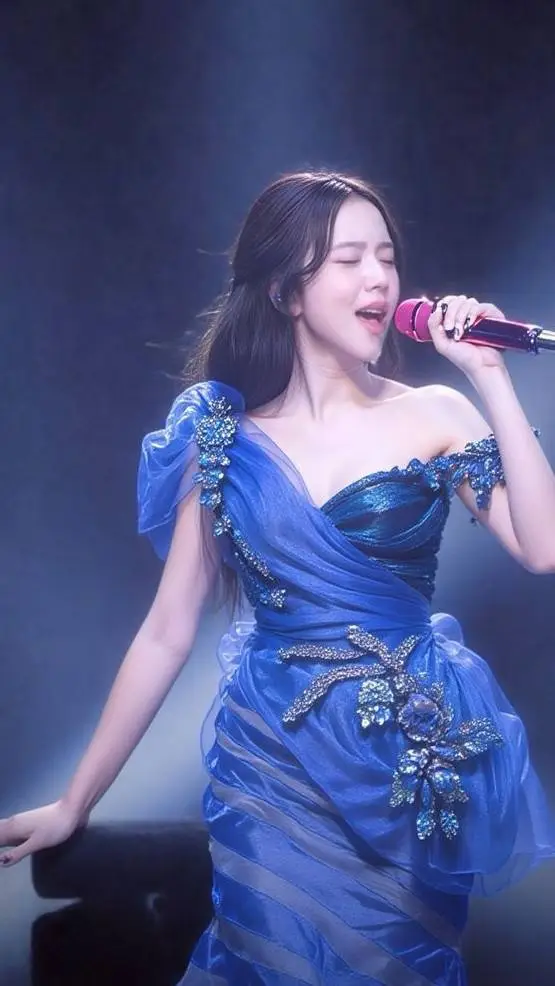 ai character: Jisoo  background