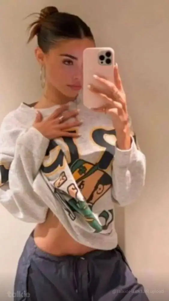 ai character: madison beer background