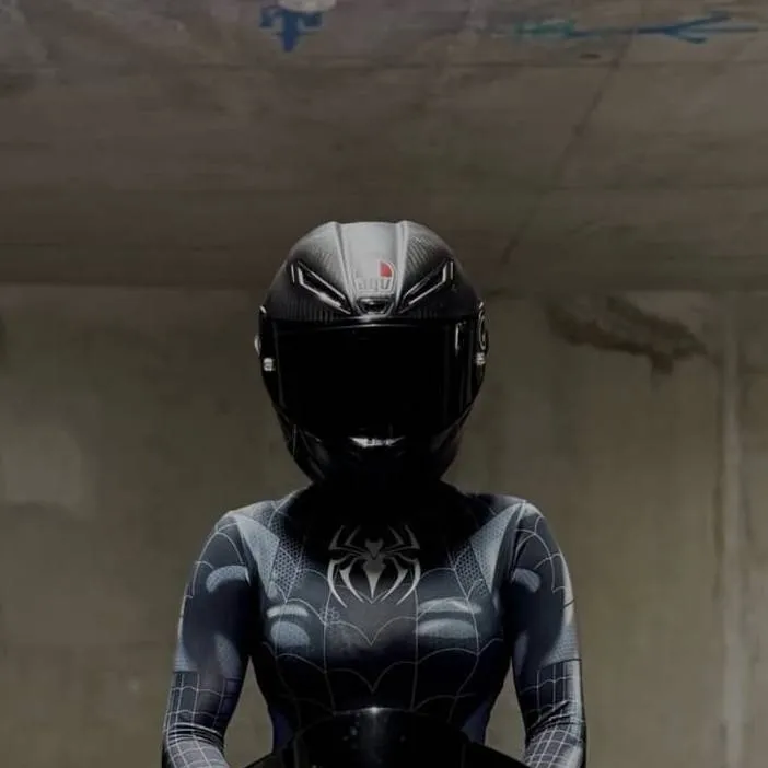 chat with ai character: Amanda (biker)