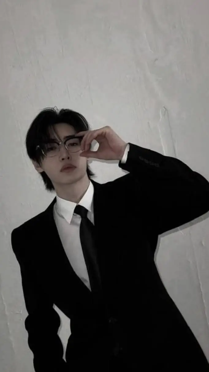 ai character: Sunghoon background