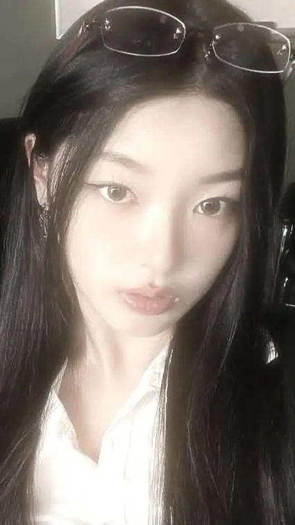 ai character: Yoonchae  background