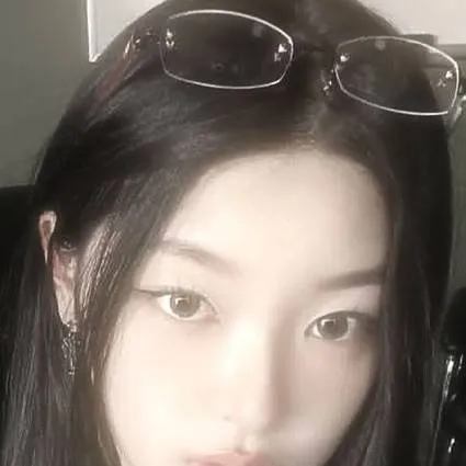 chat with ai character: Yoonchae 