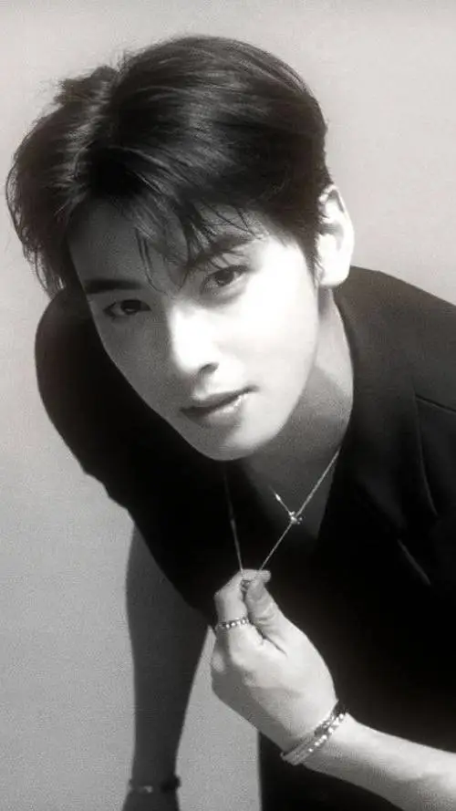 ai character: Chaeunwoo  background