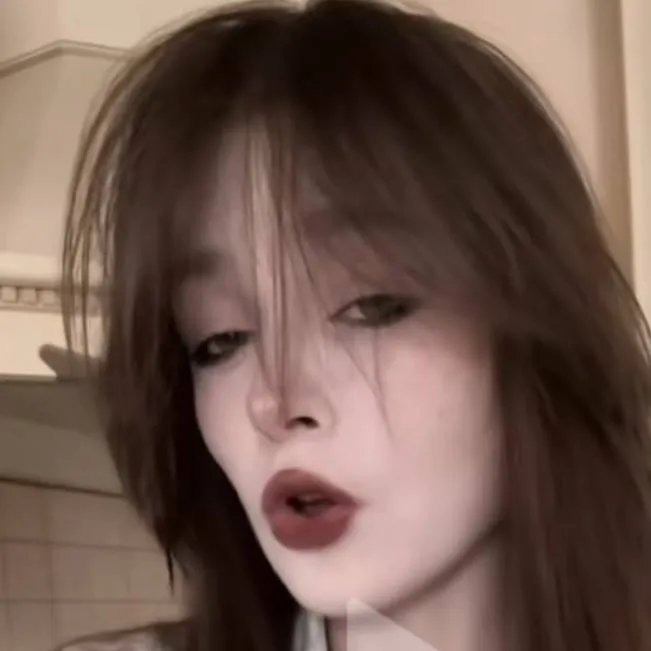 chat with ai character: Алина