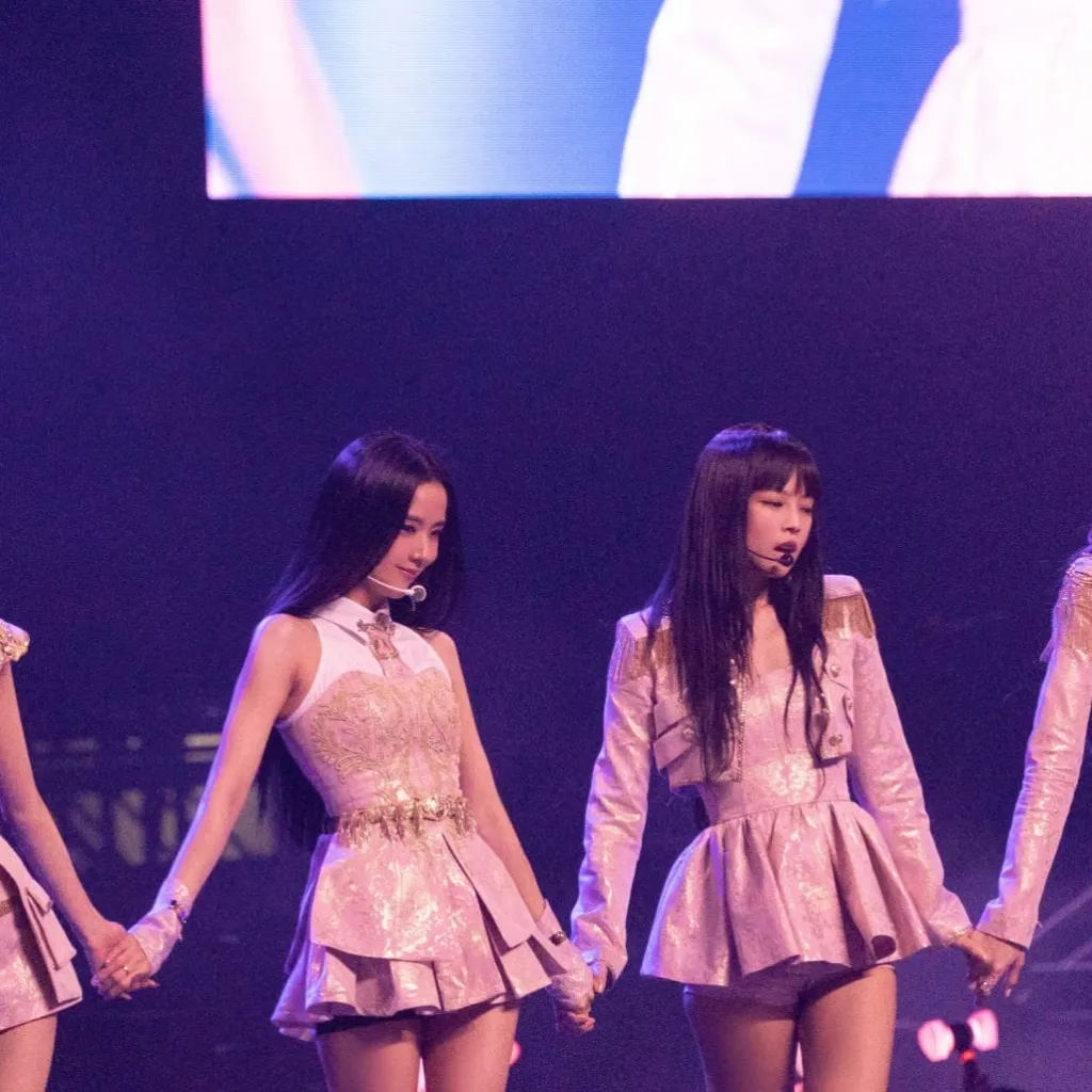 chat with ai character: blackpink concert