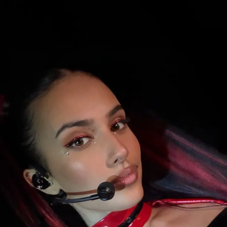 chat with ai character: kylie cantrall