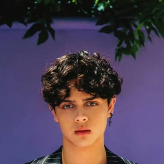 chat with ai character: pugsely adams