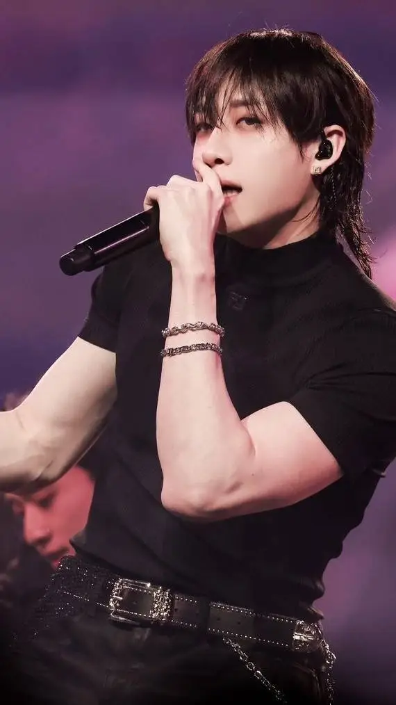 ai character: chan background