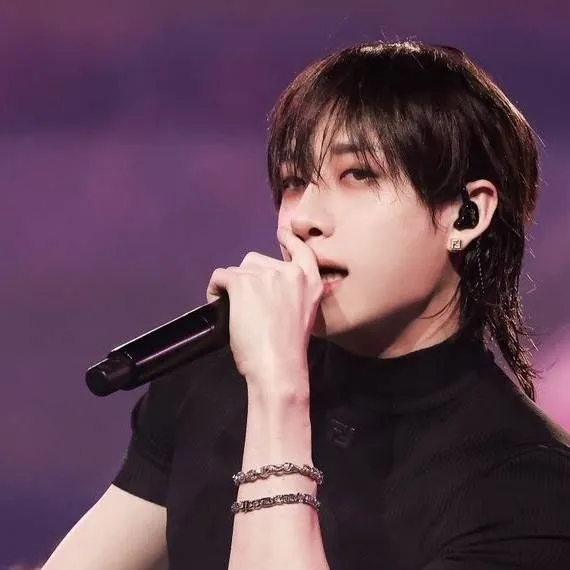 chat with ai character: chan