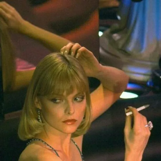 chat with ai character: Elvida❤️