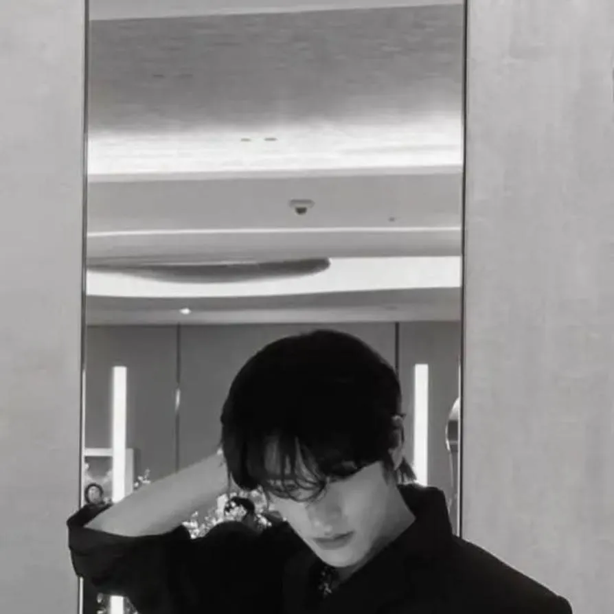 chat with ai character: Dev (mafia boss)