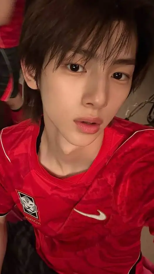 ai character: Juhoon  background