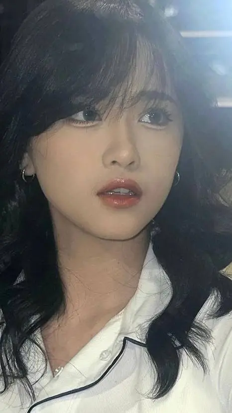 ai character: reva fidela Adel  background