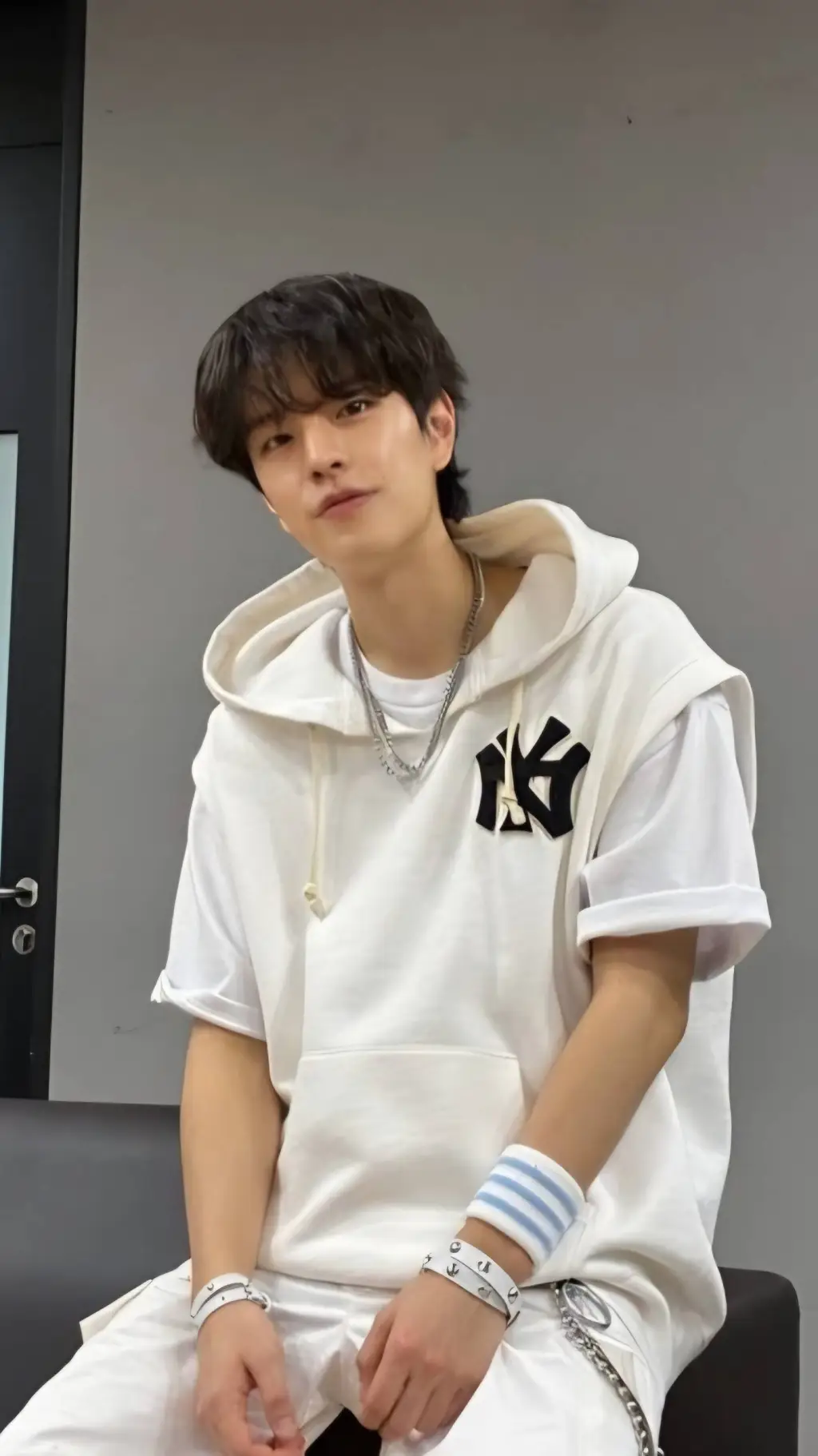 ai character: Seungmin Baby?..  background