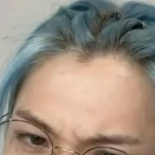 chat with ai character: Felix